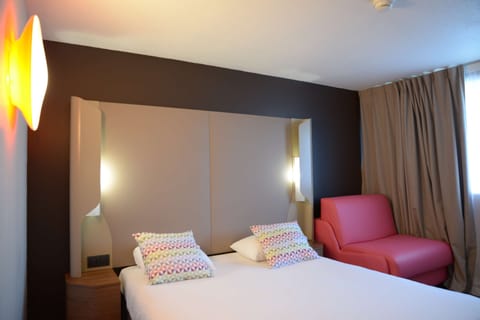 Standard Room, 1 Double Bed | Desk, blackout drapes, soundproofing, free WiFi