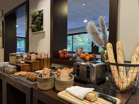 Daily buffet breakfast (EUR 13.9 per person)