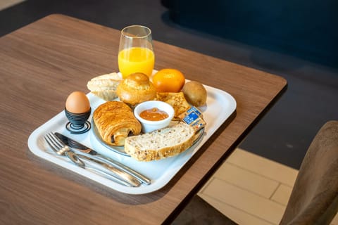 Daily buffet breakfast (EUR 13.9 per person)