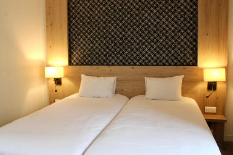 In-room safe, desk, blackout drapes, soundproofing