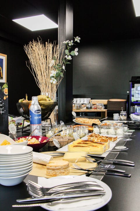 Breakfast, lunch, dinner served; French cuisine