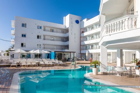 Seasonal outdoor pool, pool umbrellas, sun loungers