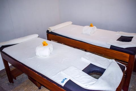 Couples treatment rooms, body treatments, aromatherapy, reflexology