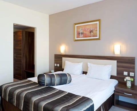 Suite, Balcony, Sea View (Free WiFi) | Premium bedding, minibar, desk, blackout drapes