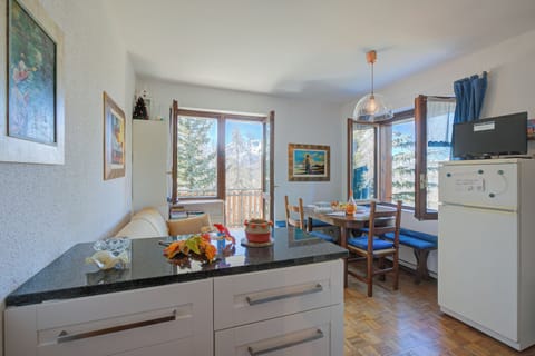 Standard Apartment, 1 Bedroom (Appartamento Il Rio) | Living area | 21-inch Smart TV with cable channels