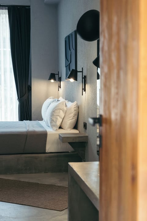 Deluxe Double Room | In-room safe, desk, laptop workspace, blackout drapes