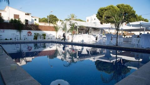 Outdoor pool, open 9:00 AM to 7:00 PM, sun loungers