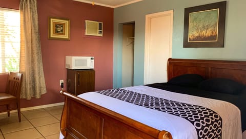 Suite, 2 Double Beds, Non Smoking, Refrigerator & Microwave | Free WiFi, bed sheets