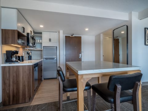 Suite, 1 Bedroom, Kitchen (Airport View) | Private kitchenette | Full-size fridge, microwave, stovetop, dishwasher