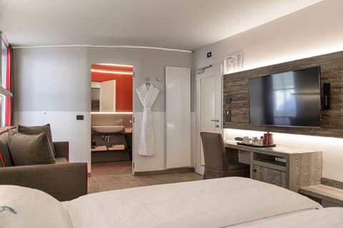 Luxury Double Room | Premium bedding, minibar, in-room safe, desk