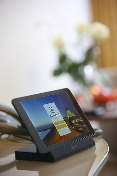 Hypo-allergenic bedding, minibar, individually decorated