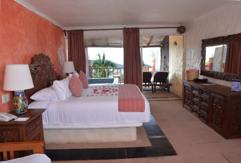 Suite (Master) | Premium bedding, minibar, in-room safe, iron/ironing board