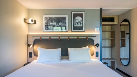 Superior Room, 1 King Bed | Premium bedding, desk, blackout drapes, free cribs/infant beds