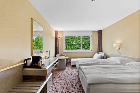 Triple Room | Desk, laptop workspace, free WiFi