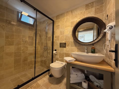 Family Loft | Bathroom | Shower, hair dryer, towels, soap