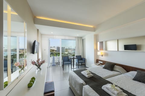 Superior Double or Twin Room, Partial Sea View | In-room safe, desk, soundproofing, free WiFi