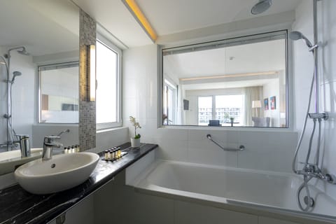 Executive Room, Sea View (Outdoor Tub) | Bathroom | Combined shower/tub, rainfall showerhead, free toiletries, hair dryer
