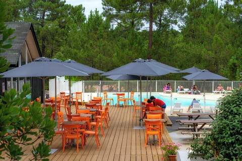 Poolside bar