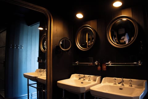 Deluxe Double Room, Garden View | Living area | 70-cm flat-screen TV with digital channels