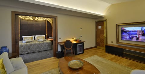 Royal Suite | Living room | LED TV