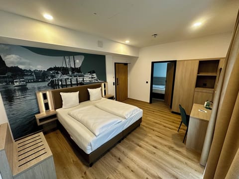 Triple Room | Hypo-allergenic bedding, desk, free WiFi, bed sheets