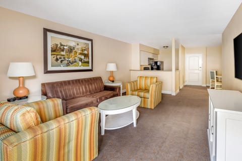 Premium bedding, in-room safe, desk, iron/ironing board