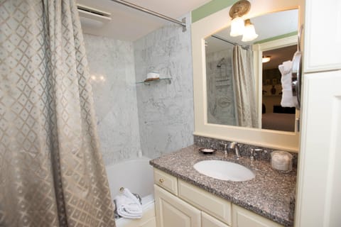 Standard Room, 1 Queen Bed | Bathroom | Jetted tub, hair dryer, bathrobes, towels