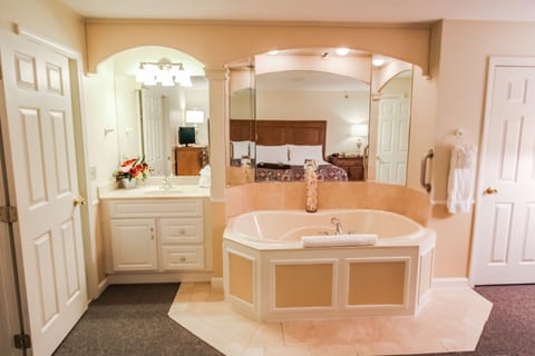 Suite, 1 Bedroom | Jetted tub