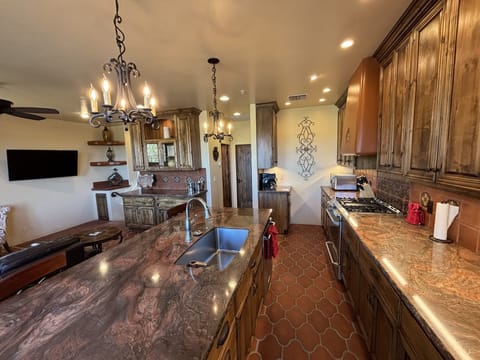 Deluxe Suite, 1 King Bed, Kitchen, Mountain View (Sol Vista Suite) | Private kitchen | Fridge, microwave