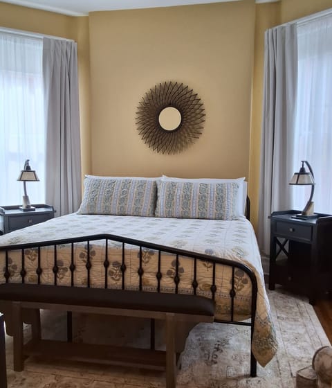 Deluxe Suite, 1 King Bed | 1 bedroom, premium bedding, memory foam beds, blackout drapes