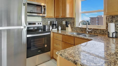 Condo, 2 Bedrooms, Balcony, (Gulf Front High Floor) | Private kitchen | Fridge, microwave, oven, dishwasher