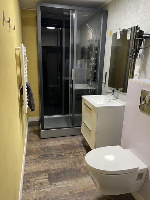 Comfort Double Room, Private Bathroom, City View (Portigliolo) | Bathroom