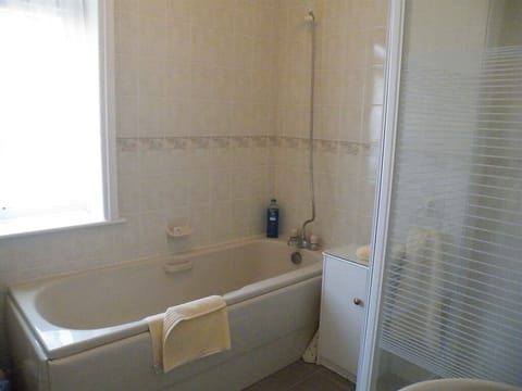 Suite, 2 Bedrooms, Private Bathroom | Bathroom