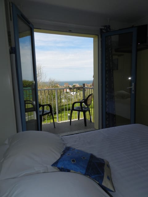 Cribs/infant beds, rollaway beds, free WiFi, bed sheets