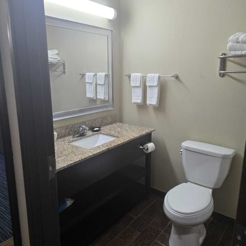 Deep soaking tub, free toiletries, hair dryer, towels