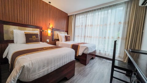 Superior Twin Room | Minibar, in-room safe, desk, rollaway beds