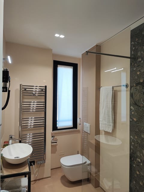 Standard Double Room | Bathroom | Hair dryer, bidet, towels