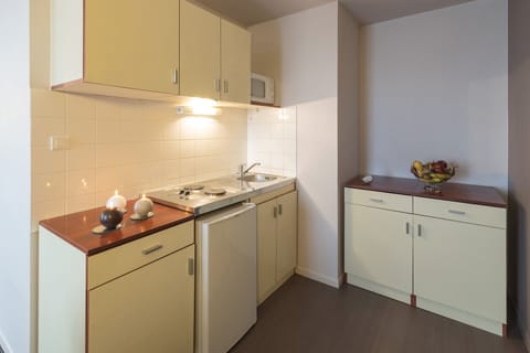 Superior Apartment, 2 Bedrooms | Private kitchen | Fridge, microwave, stovetop, coffee/tea maker