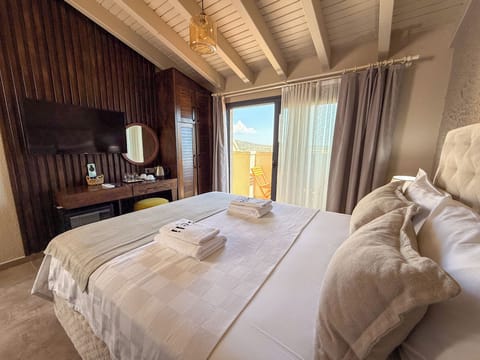 Deluxe Double Room, Balcony | Free WiFi