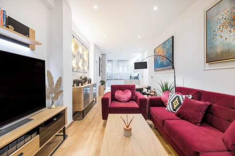 Classic Apartment, Balcony | Living room | 56-inch Smart TV with digital channels, Netflix, books