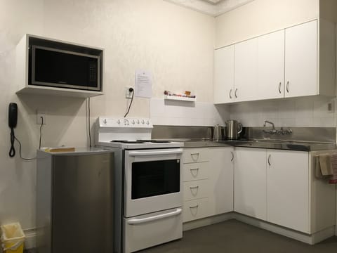 Executive Apartment, 1 Bedroom | Private kitchen | Microwave, electric kettle