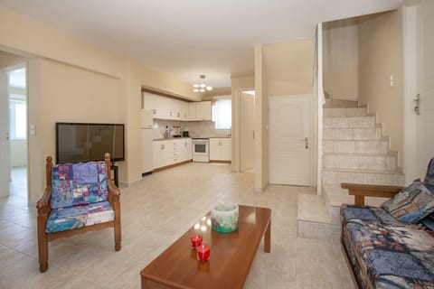 Family Villa, 4 Bedrooms, Private Pool | Living area | 40-inch TV with digital channels