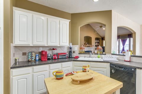 House (4 Bedrooms) | Interior