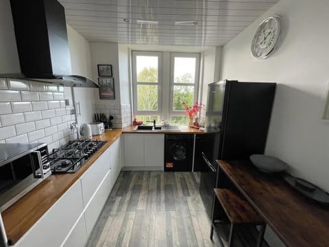 Apartment | Private kitchen | Fridge, microwave, oven, stovetop