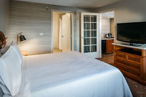 Suite, Accessible | In-room safe, desk, laptop workspace, iron/ironing board