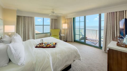 Room, 1 King Bed, Ocean View, Corner (High Floor) | Premium bedding, pillowtop beds, in-room safe, desk