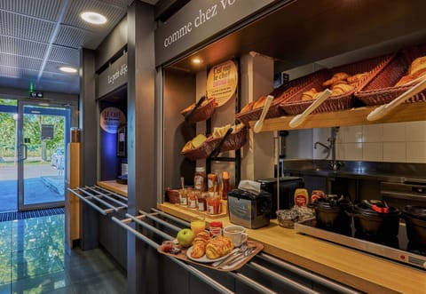 Daily buffet breakfast for a fee