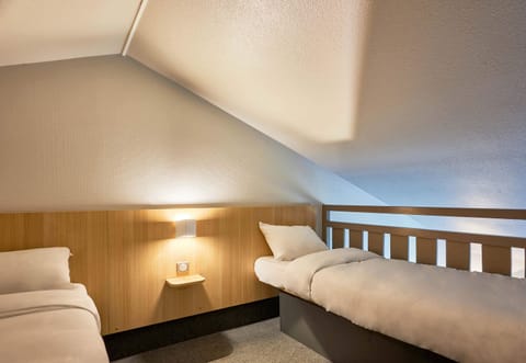 Premium bedding, desk, soundproofing, free WiFi