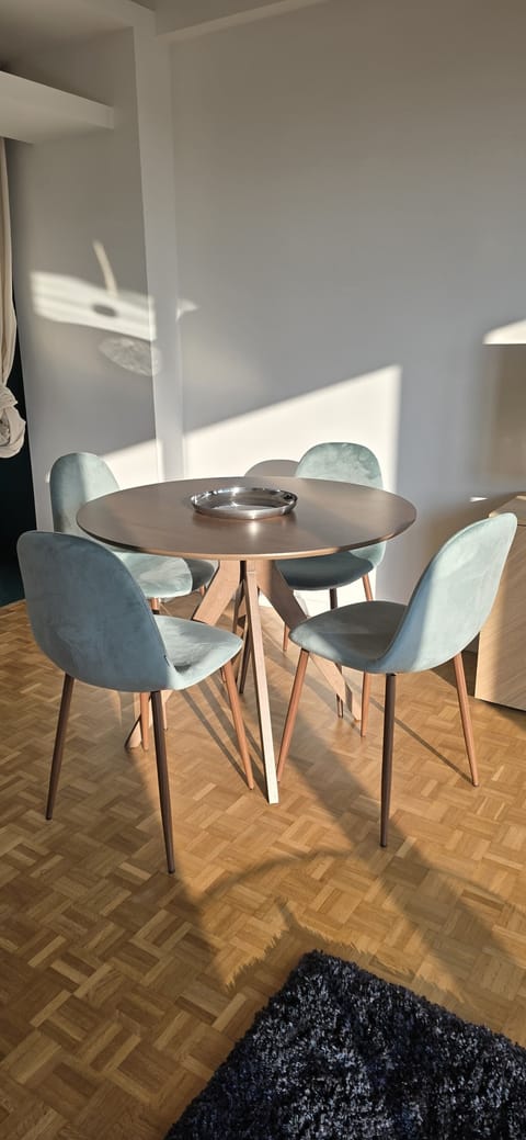 Comfort Apartment, Garden View | In-room dining