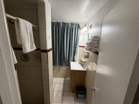 Shower, free toiletries, towels